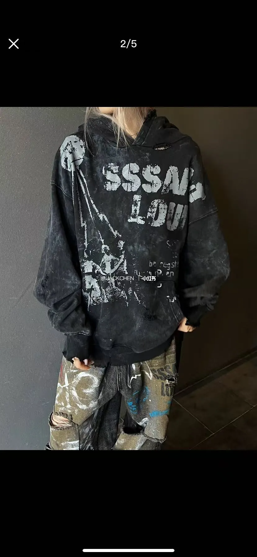 Style No. S225 P300💰 (450g version) SSSAINT LOUIS hooded pullover sweatshirt is made of 450g heavy-weight pure cotton fabric, which is integrated with tedious processes such as manual hand-painting + fraying + washing and spraying. It is not easy to deform and does not shrink. The version is loose and suitable for men and women. Size: S-XL